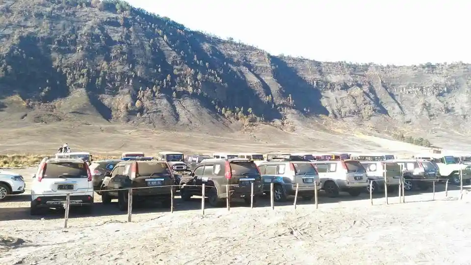 Berita - Nissan X-Trail Indonesia Jelajah Bromo Sekaligus Bawa Misi Sosial