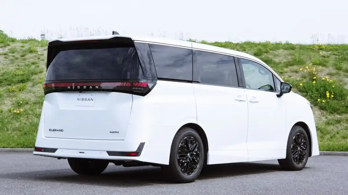 Foto - Nissan Elgrand Gen 4 Siap Meluncur, Lebih Enak Dikemudikan Ketimbang Alphard