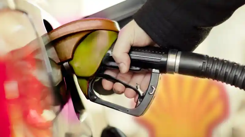 Foto - Bukan April Mop, Harga BBM Indonesia Turun Hari Ini 