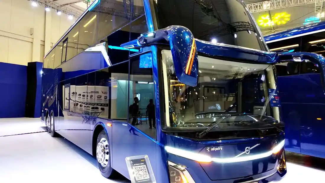 Foto - Ini Tenaga Empat Sasis Bus ‘Tronton’ Paling Terkenal