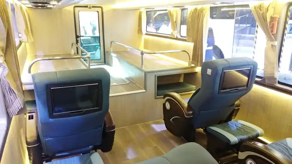 Foto - Mau Beli Bus Double Decker? Segini Harganya…