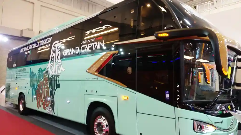 Bus - Tiga Avante Punya Tentrem Pakai Cat Spesial Asal Amerika