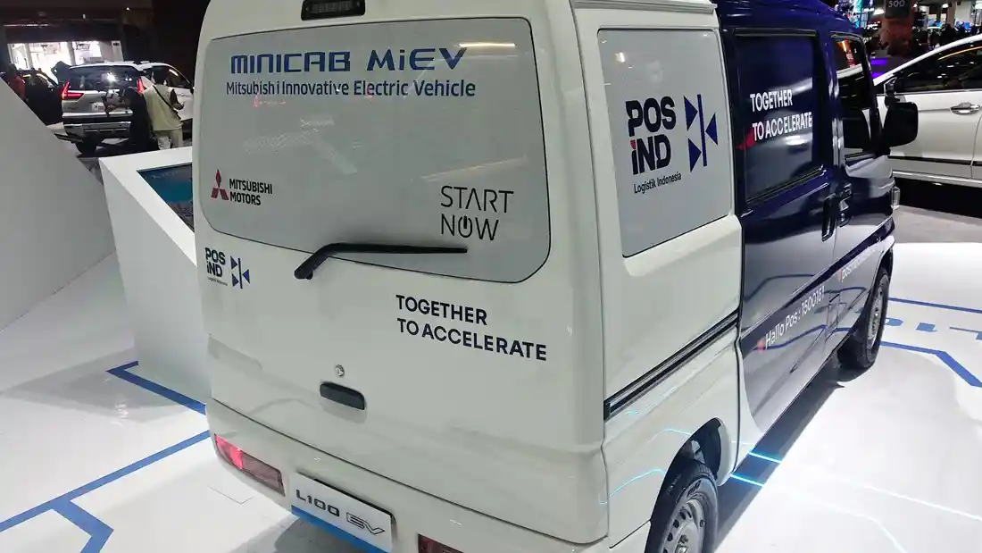 Foto - Mitsubishi L100 Rilis Perdana Di IIMS 2024