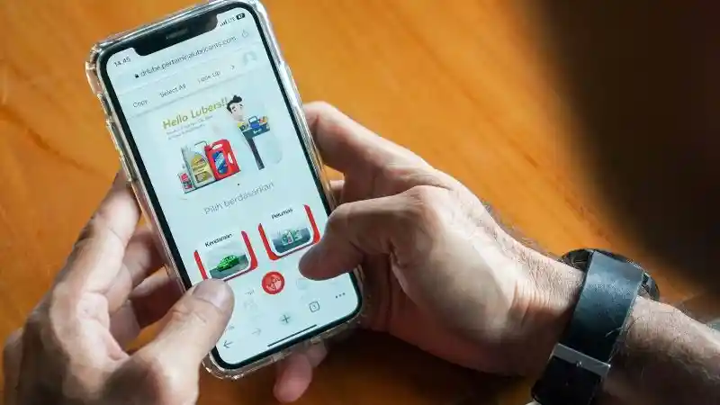 Foto - Bisakah Oli Mobil Digunakan Untuk Motor?