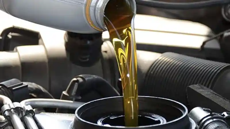 Foto - Review Oli Terbaik! Paling Bagus Pakai Oli Sintetik Atau Oli Mineral?