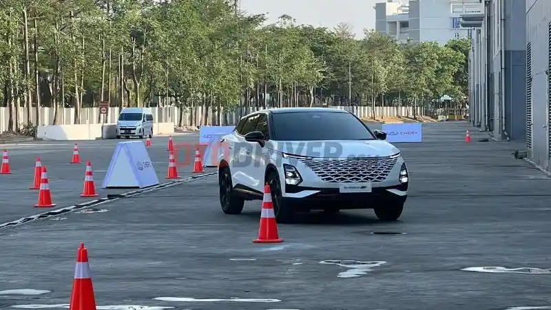 Foto - Mulai 5 Desembar 2023, Chery Omoda 5 GT Alami Kenaikan Harga Rp 5 Juta
