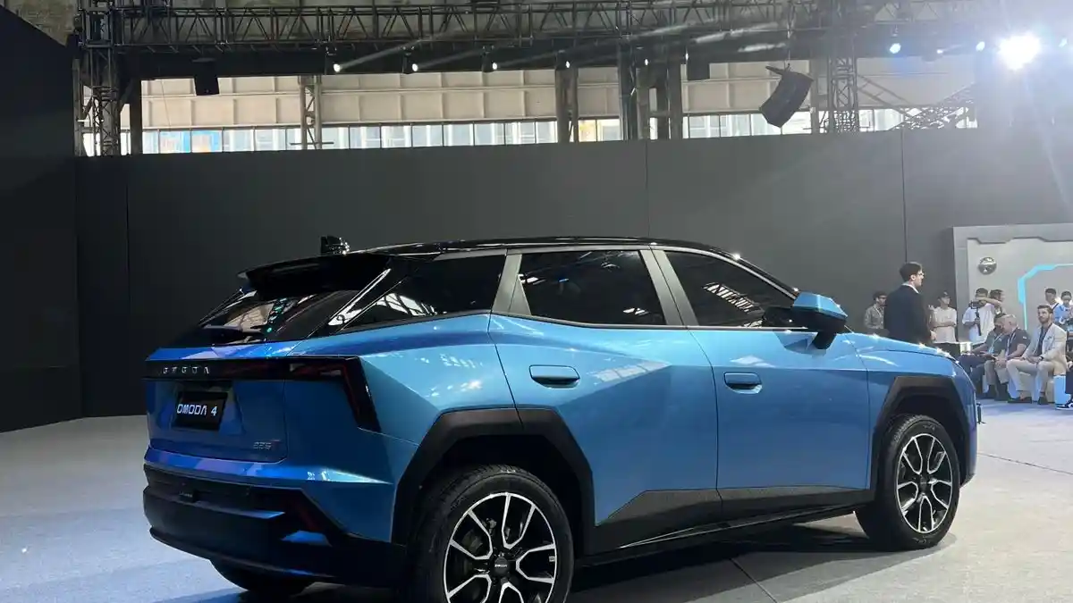 Foto - Omoda 04 Resmi Debut Dunia, Lebih Besar Dari Omoda 3