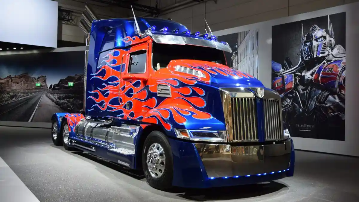 Foto - Mengenang Peter Cullen dan Mengenal Truk yang Jadi Optimus Prime di Transformers