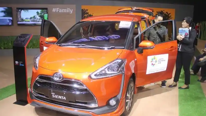 Foto - Tertarik Memiliki Mobil Warna Orange?