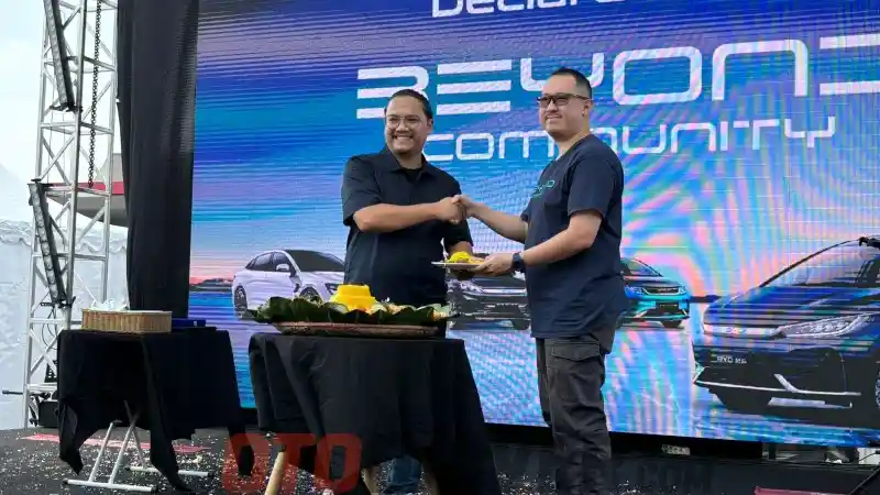 Foto - Ajang Otomotif Yang ke-6 Ini , Jadi Tempat Guyup Komunitas dan Pameran Mobil Listrik Hingga Klasik