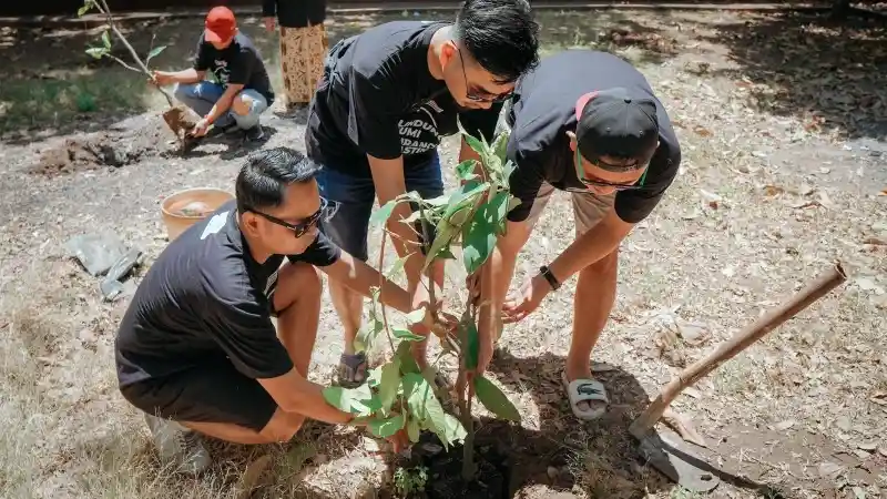 Foto - TYCI Rayakan Ultah Ke-18 Dengan Mencoba Line Up Hybrid Toyota ke Cirebon