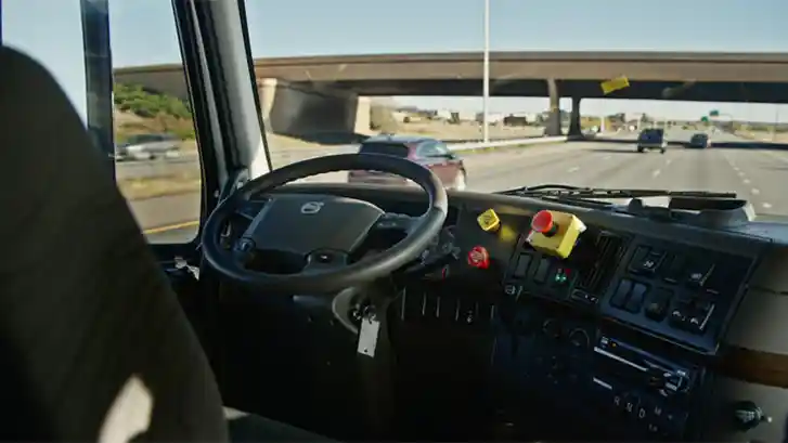 Foto - Otto Sukses Ujicoba Truk Self-driving Menempuh Perjalanan 150 Mil Membawa Muatan 51.744 Kaleng Bir