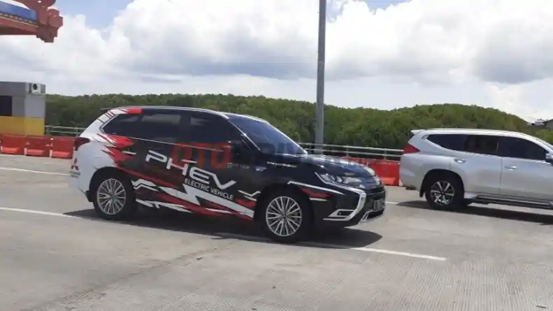Foto - 6 Fakta Teknis dari Mitsubishi Outlander PHEV 