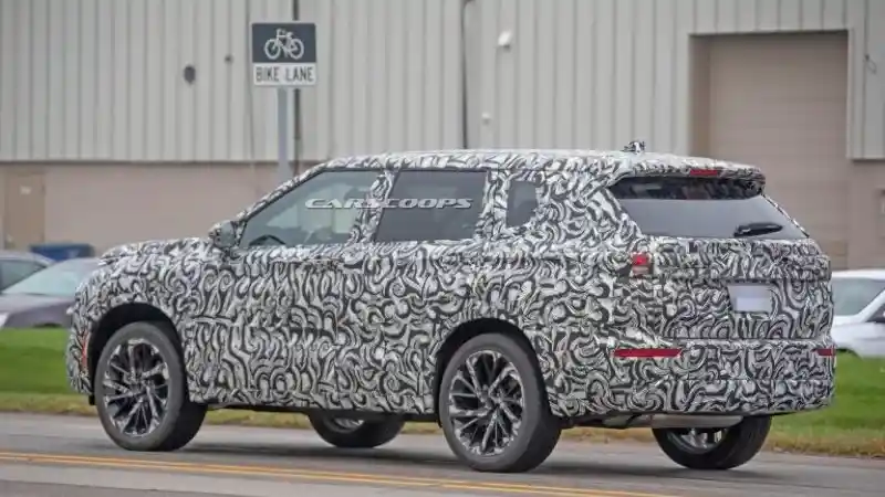 Foto - SPY SHOT: Mitsubishi Outlander Generasi Terbaru