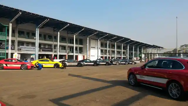 Berita - Di Sentul, Mengemudi Porsche Gratis!