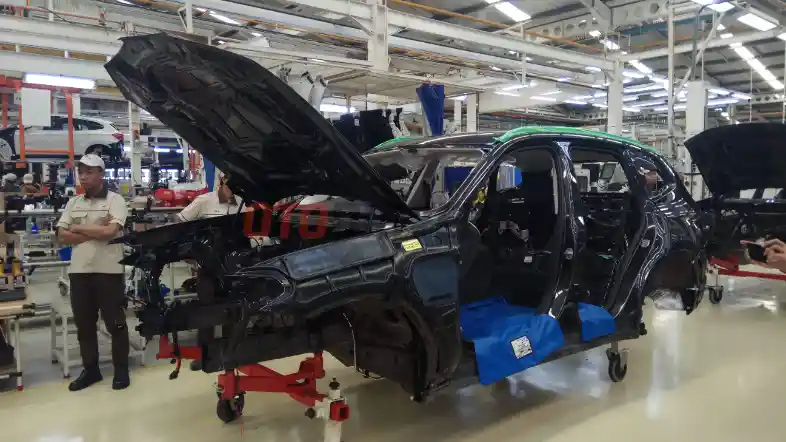 Berita - BMW Rakitan Indonesia Tetap Konsisten Diproduksi di Sunter