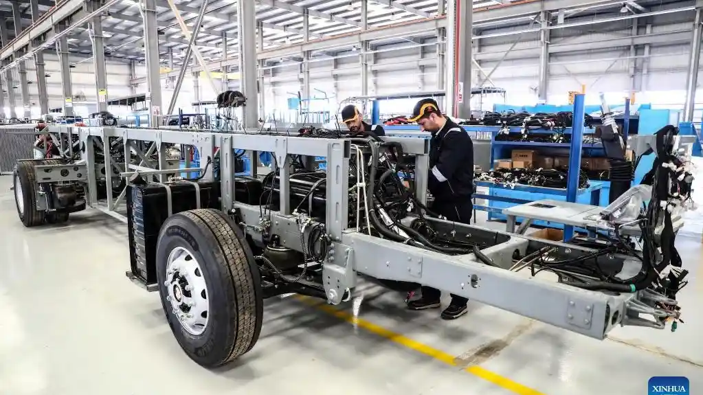 Foto - Melihat Pabrik Bus King Long Di Mesir