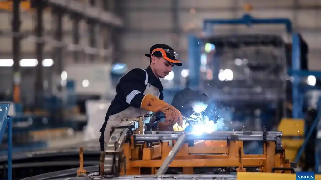 Foto - Melihat Pabrik Bus King Long Di Mesir