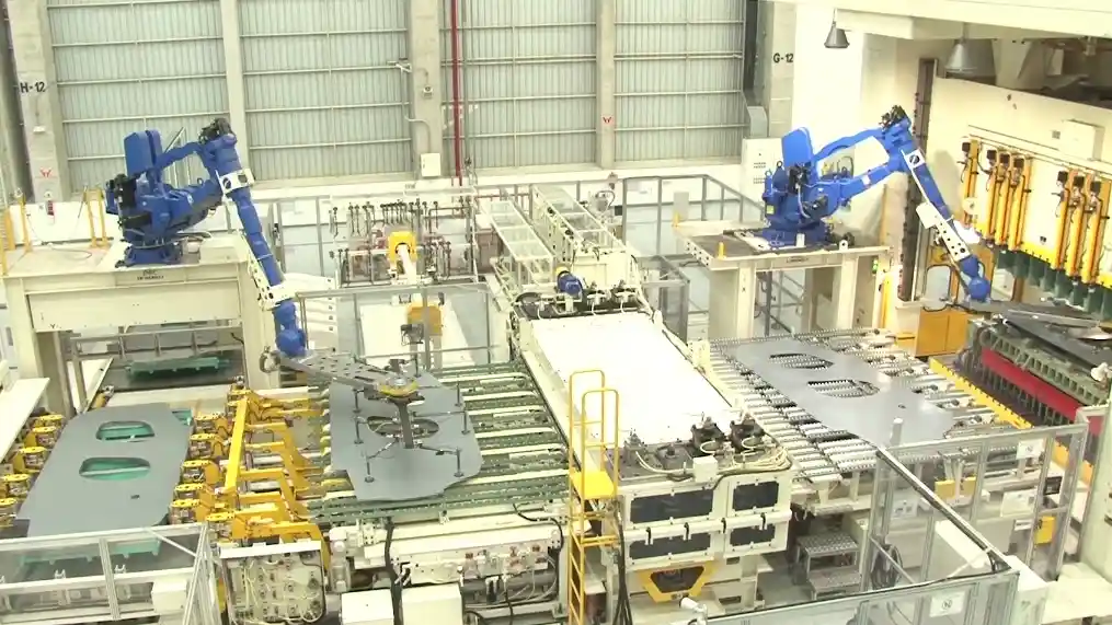 Foto - Melihat Langsung Proses Produksi Mitsubishi Xpander (12 Foto)