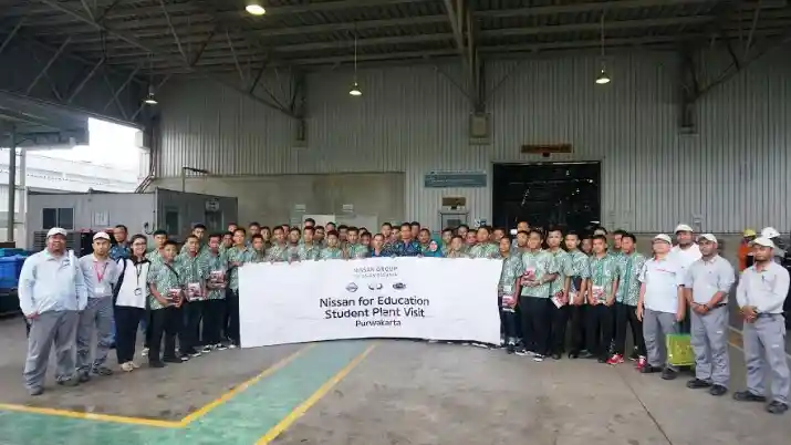 Foto - Nissan Datsun Persilakan Ratusan Pelajar Masuk Pabrik Demi Motivasi
