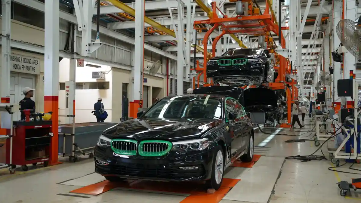 Foto - BMW Seri-5 CKD Seharga RP 1,149 Miliar Mulai Dirakit di Sunter (14 Foto)