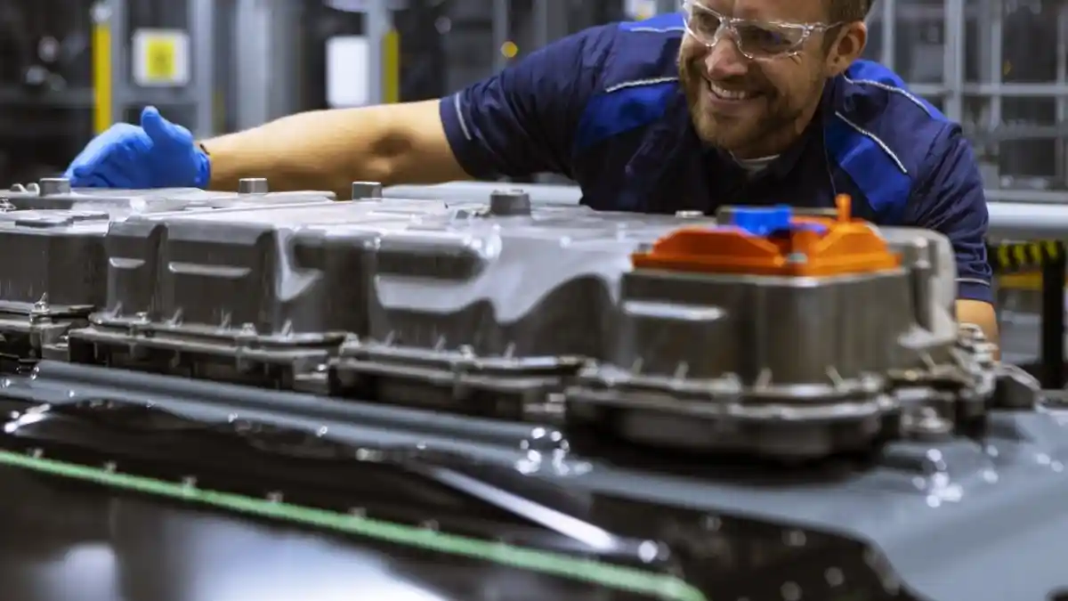 Foto - BMW Terus Kejar Pertumbuhan Produksi Mobil Listrik