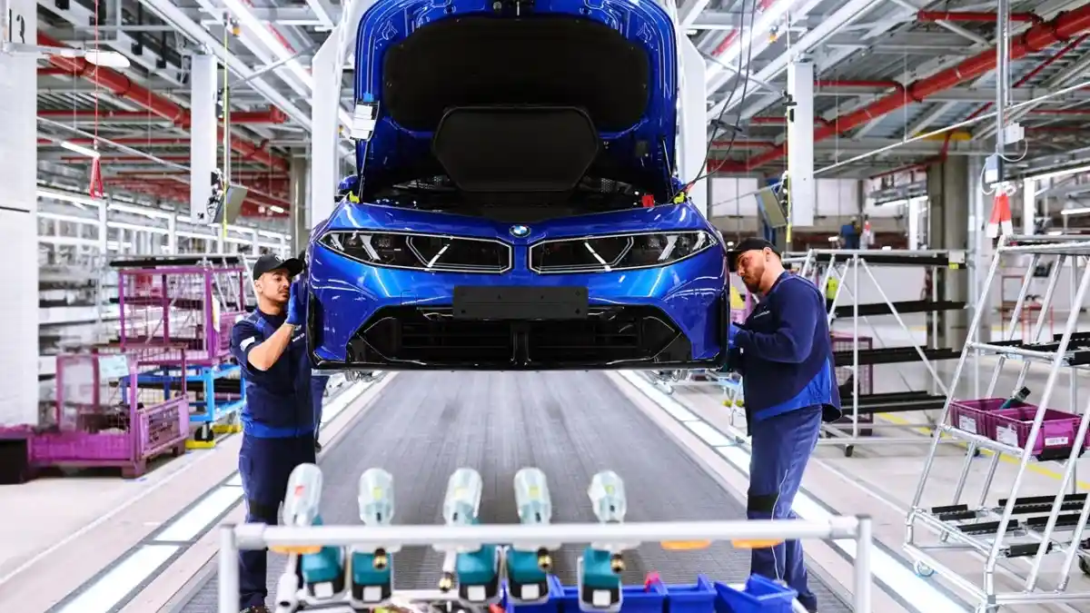 Foto - BMW Terus Kejar Pertumbuhan Produksi Mobil Listrik