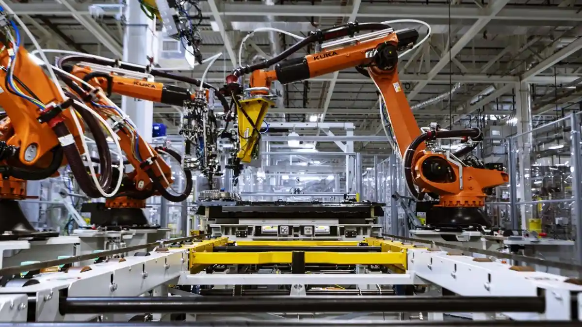 Foto - BMW Terus Kejar Pertumbuhan Produksi Mobil Listrik