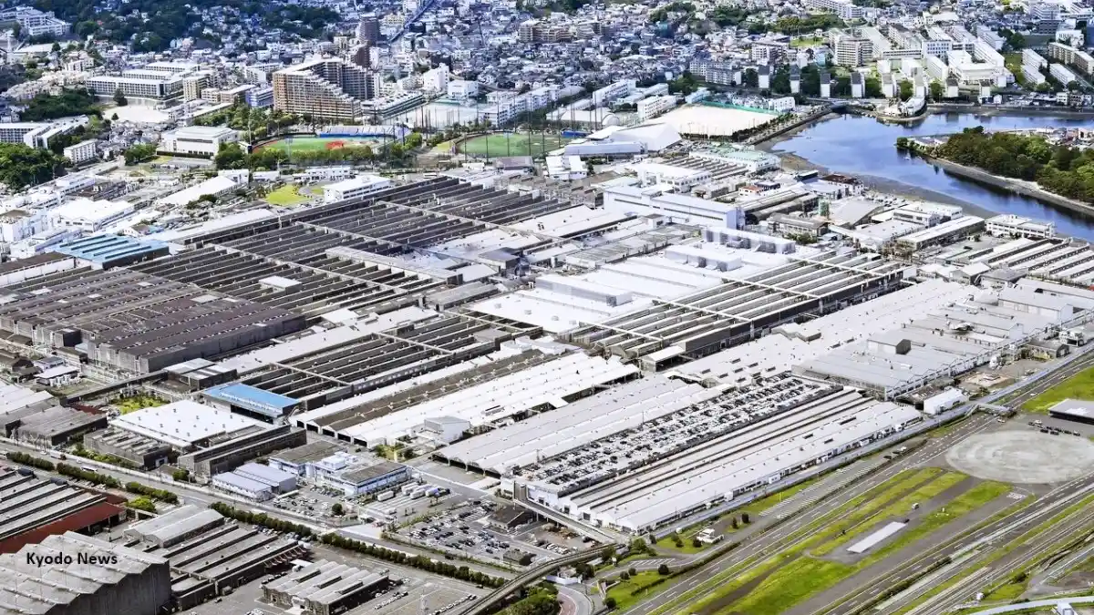 Foto - Nissan Minta Bantuan Foxconn Bikin EV