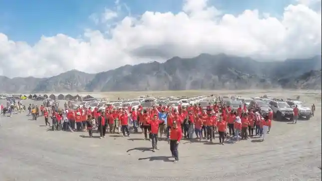 Foto - Komunitas Pajero Indonesia ONE Touring ke Jatim, Angkat Walikota Batu Jadi Anggota!