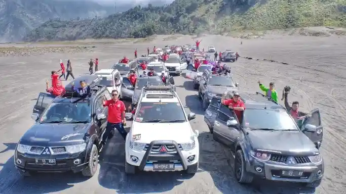 Foto - Komunitas Pajero Indonesia ONE Touring ke Jatim, Angkat Walikota Batu Jadi Anggota!