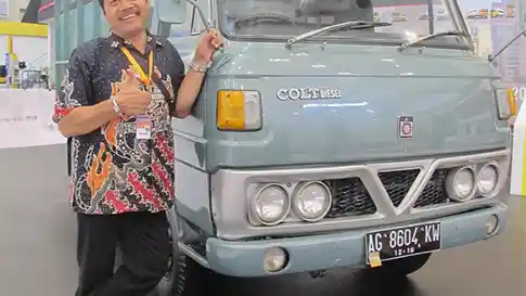 Foto - Pengusaha Sukses Berbagi Nostalgia Berbisnis Bersama Fuso T200