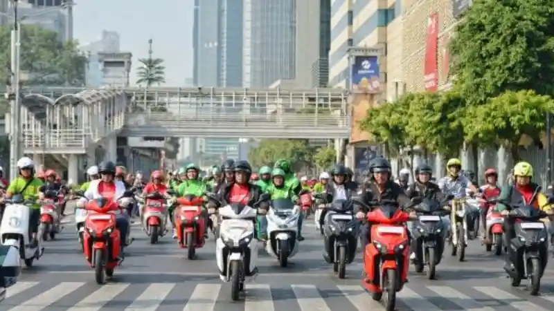 Berita - Ketika Jantung Kota Jakarta Dipadati Kendaraan Listrik