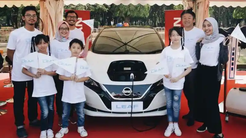 Foto - Ketika Jantung Kota Jakarta Dipadati Kendaraan Listrik