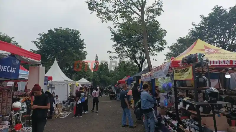 Foto - Berburu Mobil Bekas dan Aksesoris di Parjo 2023, Intip Keseruannya! 