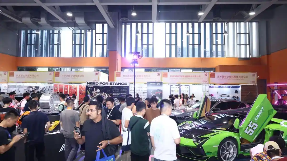 Foto - Pasar Suku Cadang Otomotif Guangzhou Menarik Perhatian