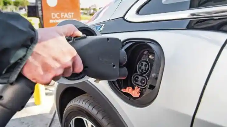Berita - Susul Tesla, GM Akan Bangun Pengisian Cepat EV di Amerika Serikat