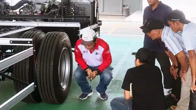 Foto - Ini Biaya Pelatihan Mengemudi Bus Oleh Hino Indonesia