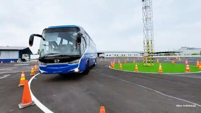 Bus - Ini Biaya Pelatihan Mengemudi Bus Oleh Hino Indonesia
