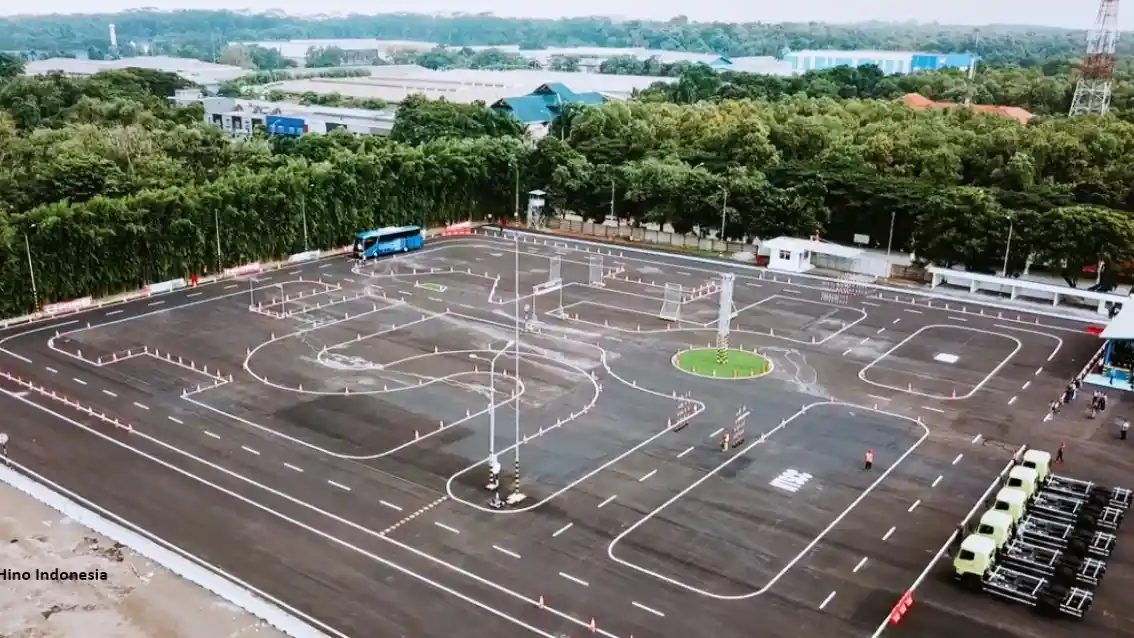 Foto - Ini Biaya Pelatihan Mengemudi Bus Oleh Hino Indonesia