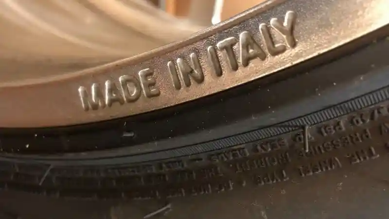 Foto - Harga Pelek Bekas Bugatti Veyron Sentuh RP 1 Miliar Lebih!