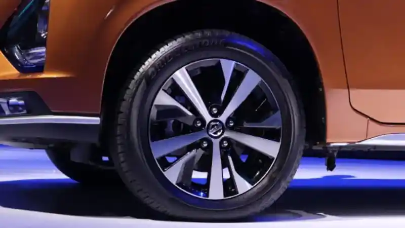 Foto - Perbedaan Fisik Mitsubishi Xpander Dengan All New Nissan Livina