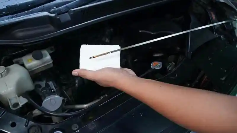 Tips - Cek Semua Pelumas Yang Ada Di Mobil Sebelum Mudik