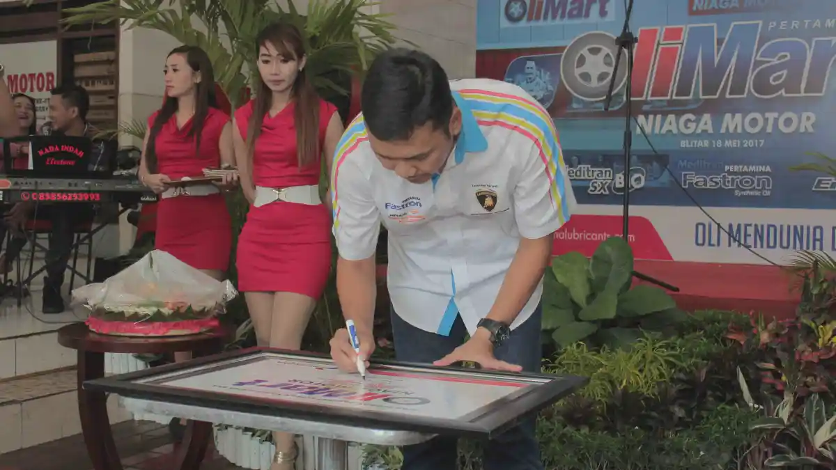 Foto - Gerai Olimart Pertama di Blitar Resmi Dibuka, Bukan Cuma Tempat Ganti Oli