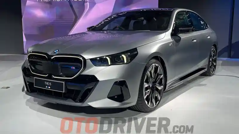 Foto - BMW Luncurkan 4 Model Baru Sekaligus