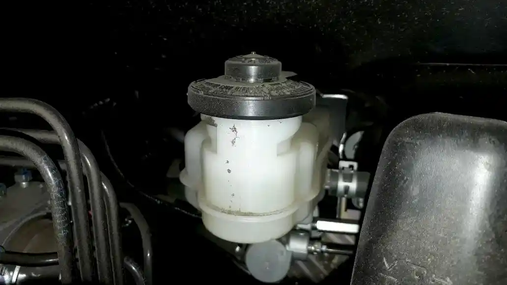 Foto - Hanya 5 Menit, Cek Seluruh Cairan yang Ada Di Ruang Mesin Sebelum Berangkat Mudik