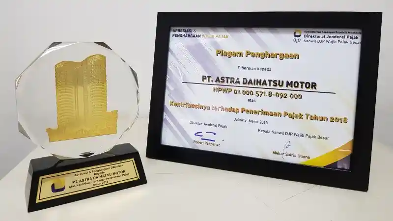 Foto - Daihatsu Indonesia Dapat Penghargaan Sebagai Pembayar Pajak Terbesar