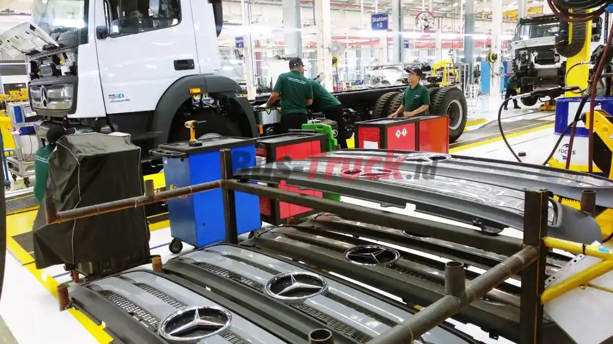Foto - Melihat Langsung Pabrik Baru Bus-Truk Mercedes-Benz, Siap Memenuhi Target Asia Pasifik