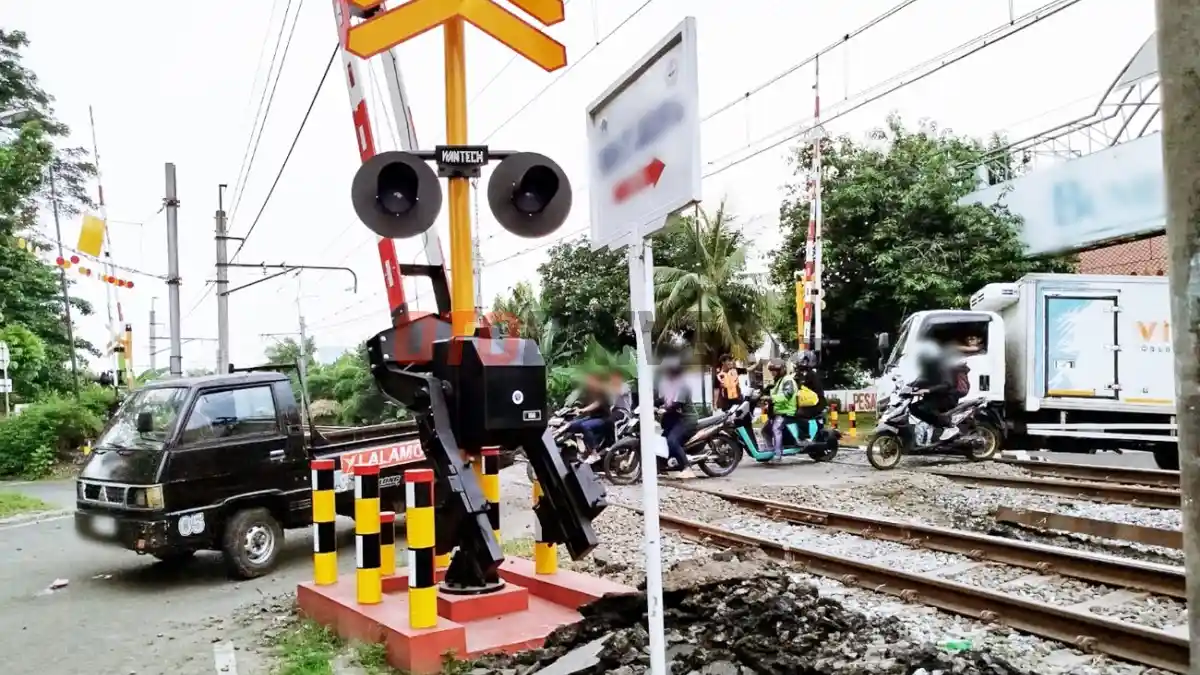 Foto - Ingat Selalu, Perlintasan KA Adalah Area Berbahaya