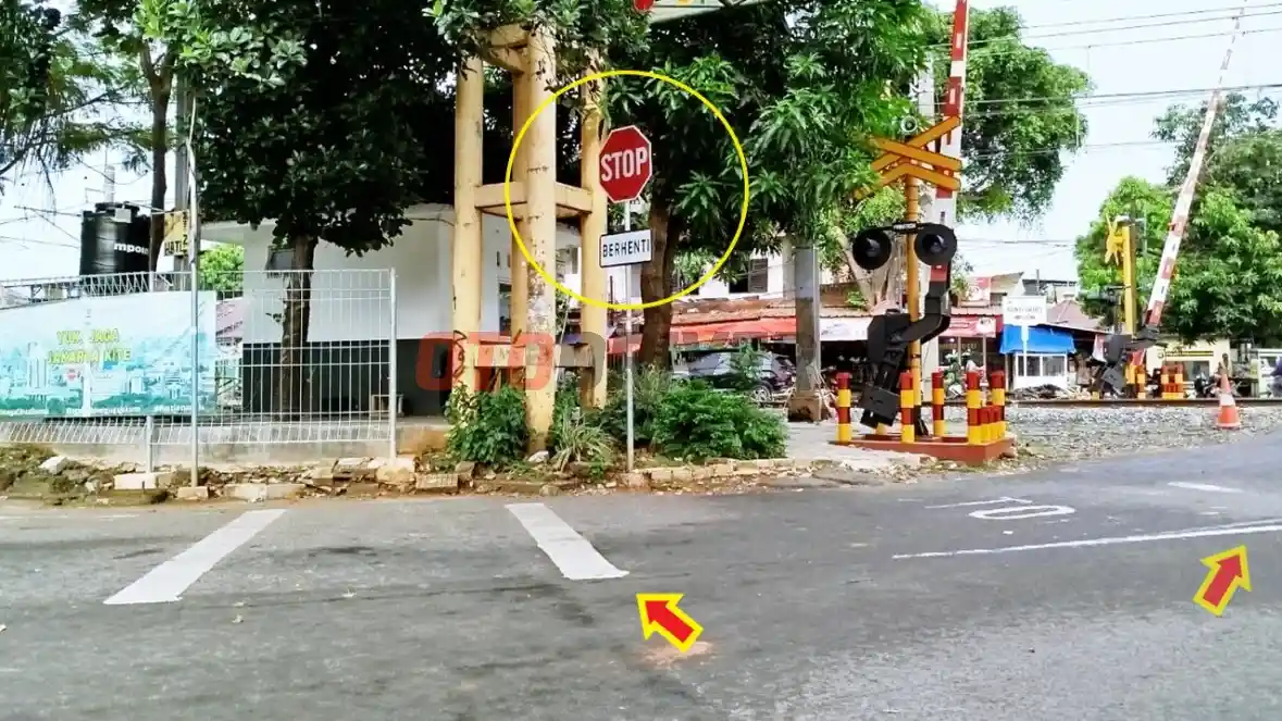 Foto - Ingat Selalu, Perlintasan KA Adalah Area Berbahaya